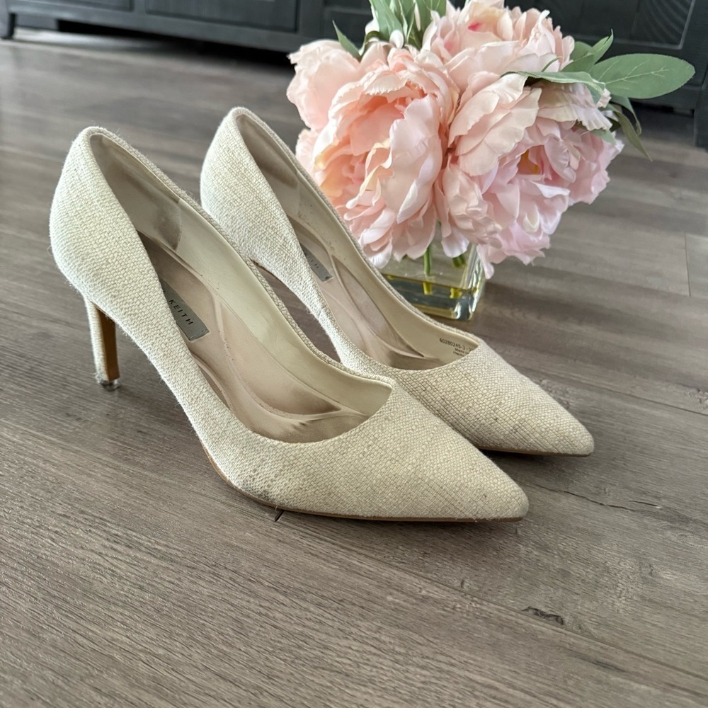Charles‎ & Keith White Tweed Classic Point Toe Heels